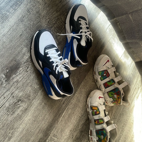 Both size 10 message for prices Nike air max r brand newww